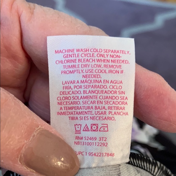 No Boundaries Purple and White Floral dress.
Runs small. - Picture 4 of 6